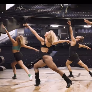 Video: WICKED Cast Honors Donna McKechnie With A CHORUS LINE Performance & More
