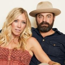 Drew & Ellie Holcomb Share New Single 'Bones'