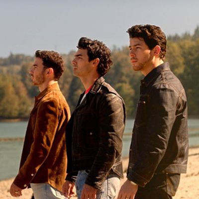 Video: The Jonas Brothers Are Back in First Teaser for CAMP ROCK 3