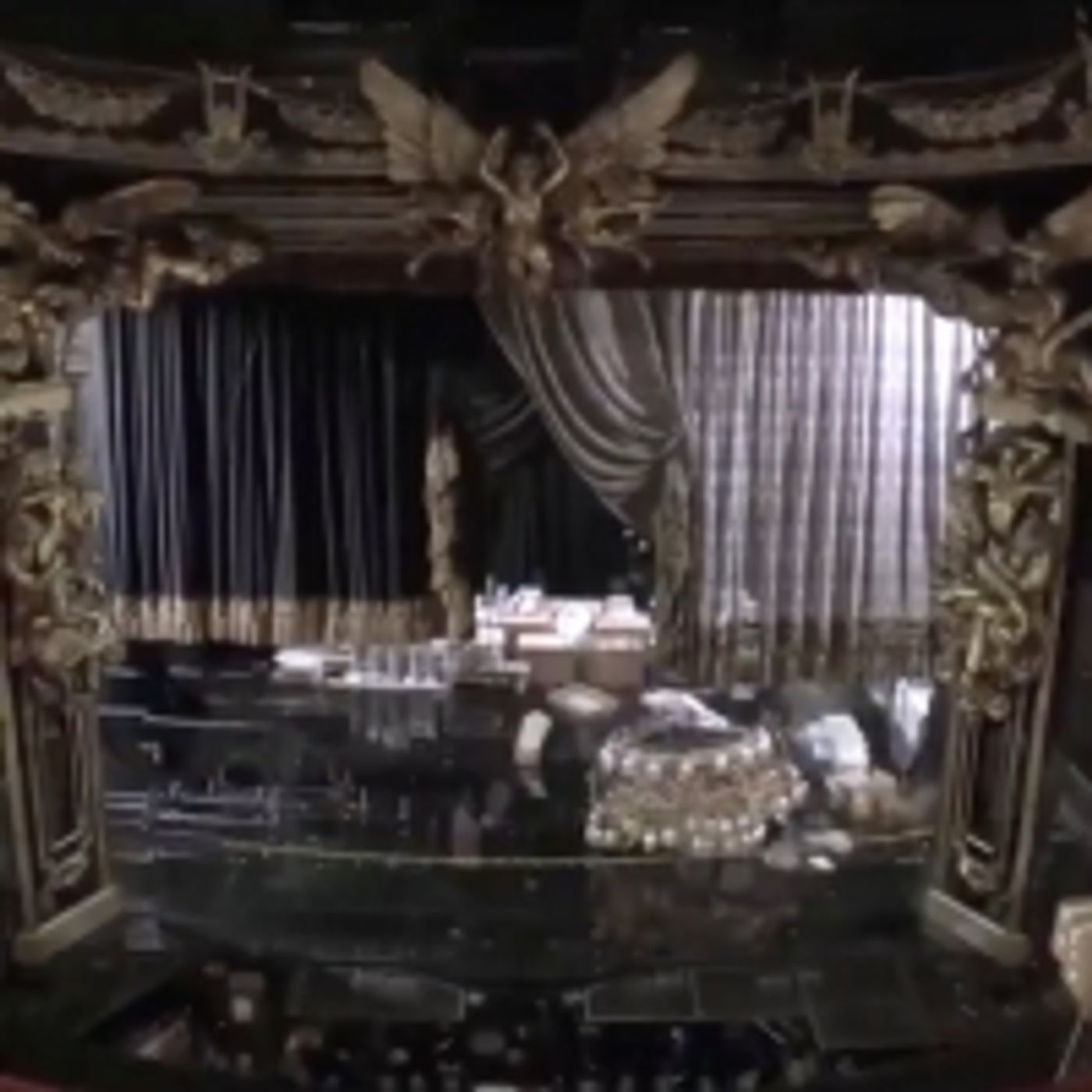 Wake Up With BWW 12/16: Broadway-Bound HOUDINI Musical in the Works, and More!  Image