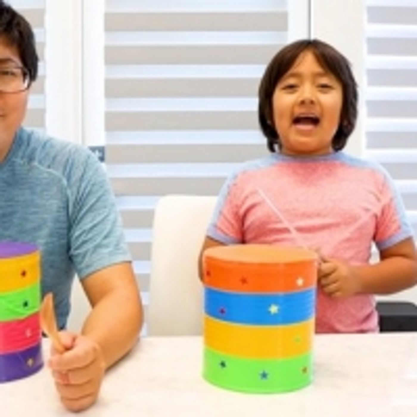 Wake Up With BWW 7/27: A CHORUS LINE Reunion on Backstage LIVE, and More!  Image