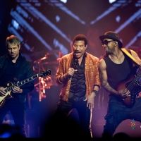 Review: Lionel Richie Rocks the Stage at Mohegan Sun