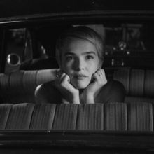 Photos: Zoey Dutch in New Photos of Richard Linklater's NOUVELLE VAGUE