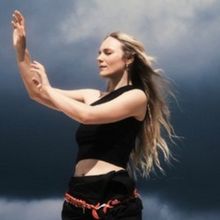 Laura Misch Announces Debut Album 'Sample the Sky'