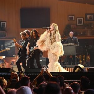 Kelly Clarkson Adds New 2026 Dates to Las Vegas Residency