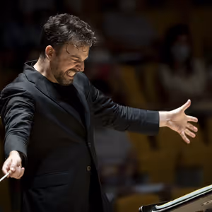 Conductor James Gaffigan to Lead Chicago Symphony, NSO & San Francisco Symphony in…