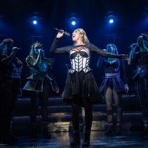 Video: Lose Your Head Over OG SIX Queens Aimie Atkinson & Natalie Paris