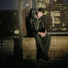 Oliver Cronin Unveils Anthemic New Single 'Burning House'