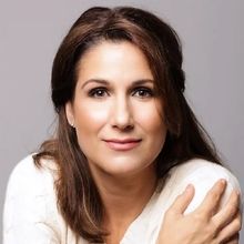 Stephanie J. Block To Receive Sarah Siddons Society Award At The Arts Club Of Chicago