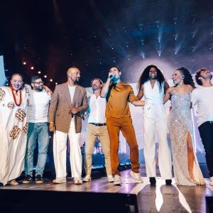 PHOTOS: Carlos Rivera reúne a parte del reparto original de EL REY LEÓN en su…