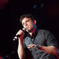 Jarrod Spector Will Perform at Axelrod PAC's Annual Gala