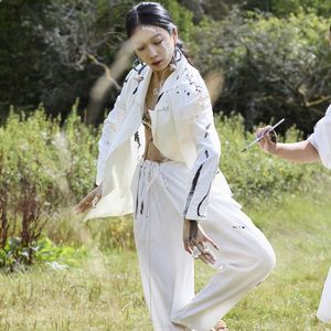 MOUNTAINS AND SEAS - SONG OF TODAY 山海 · 今日之歌 Premieres at the Omnibus Theatre in Clapham