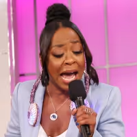 VIDEO: Tichina Arnold & Jennifer Hudson Have a 'Riff-Off' on THE JENNIFER HUDSON SHOW