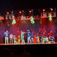 Review: IMC's Zeventien Attempts to Harmonize Musical and Realist Theatre Photo