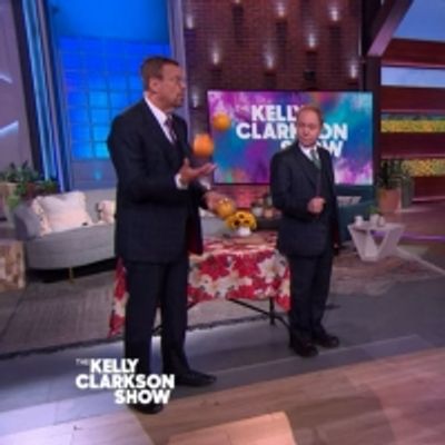 VIDEO: Penn & Teller Try to Pull Off the Ultimate Magic Trick on THE KELLY CLARKSON SHOW