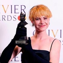 Jessie Buckley: De ganar el Olivier por CABARET a ser la gran favorita al Oscar por HAMNET