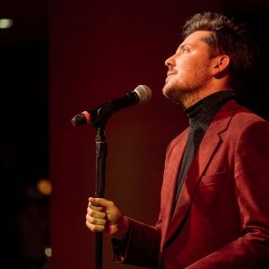 Michael Cuschieri Brings JUST FOR ATTENTION to Chelsea Table + Stage