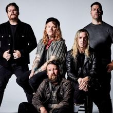 Underoath Shares New Song 'Teeth'