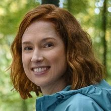 Watch Ellie Kemper & Luke Grimes in HAPPINESS FOR BEGINNERS; Now Available on Netflix