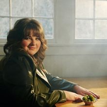 Country Sensation Emily Myers Unveils New Single 'Olives'