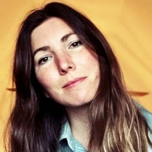 Anna Tivel Announces 'Outsiders (Live in a Living Room)' & Premieres 'The Bell' (Acoustic)