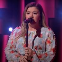 VIDEO: Kelly Clarkson Covers 'Use Somebody' Video