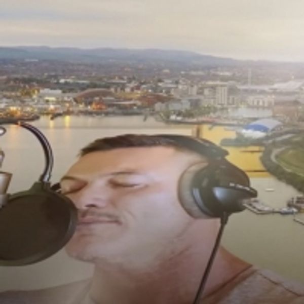 VIDEO: Welsh National Opera and Luke Evans Perform Queen's 'Who Wants to Live Forever' - Broadway Theater Video