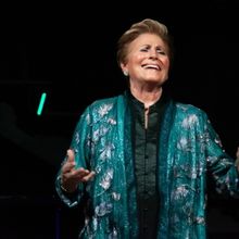 Review: Lorna Dallas Picture Perfect In SNAPSHOTS at Chelsea Table + Stage