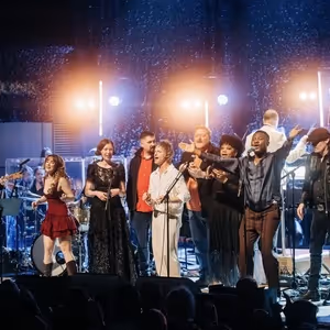 Review: ROAMING ROOTS REVUE, Glasgow Royal Concert Hall