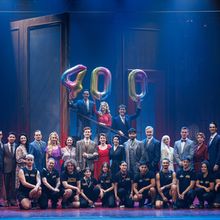 EL TIEMPO ENTRE COSTURAS celebra 400 funciones en el Teatro Calderón de Madrid