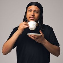 EDINBURGH 2023: Review: MAMOUN ELAGAB: WHY I LOVE WHITE PEOPLE, The Pleasance Courtya