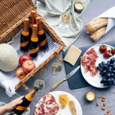 MIONETTO &ndash; Cheers to Warm Weather and Good Times