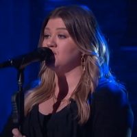VIDEO: Kelly Clarkson Covers 'Rolling in the Deep' Video