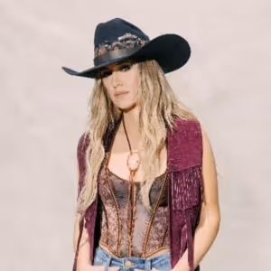 Lainey Wilson, Chris Stapleton, & More Win CMA Awards