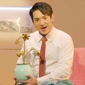Video: MAYBE HAPPY ENDING's Zachary Noah Piser Records 'World Within My Room'