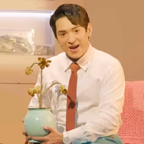 Video: MAYBE HAPPY ENDING's Zachary Noah Piser Records 'World Within My Room'