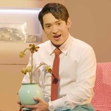 Video: MAYBE HAPPY ENDING's Zachary Noah Piser Records 'World Within My Room'