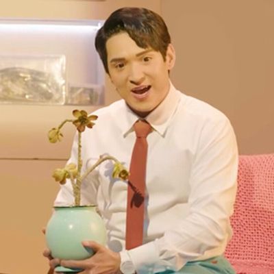 Video: MAYBE HAPPY ENDING's Zachary Noah Piser Records 'World Within My Room'