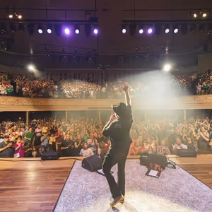 Tracy Lawrence to Headline Ryman Auditorium Show for Third Consecutive Year