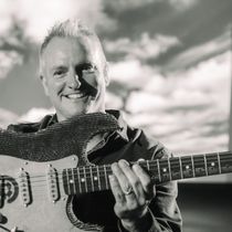 Joe Sumner Debuts New Song on Cardboard Sessions