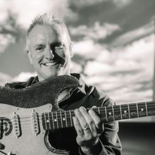 Joe Sumner Debuts New Song on Cardboard Sessions
