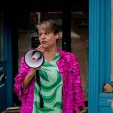 Video: Watch Alexandra Billings in Trailer for QUEEN TUT, Releasing in June