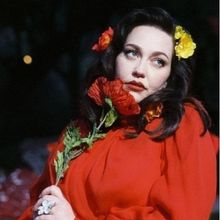 Cassandra Lewis Unveils New Album 'Lost in a Dream'