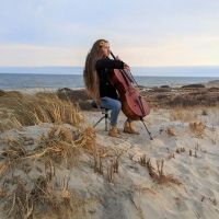 VIDEO: Young Teen in New Jersey Plays Ukrainian National Anthem On Cello On Beach To…
