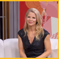 Video: Rose Byrne and Kelli O'Hara Tease Noël Coward Comedy FALLEN ANGELS Video