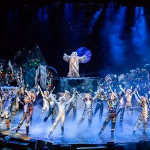 Review: CATS at Crown Theatre
