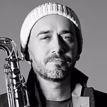 Tim Kirsch Gets In The Holiday Spirit With 'Away In A Manger'