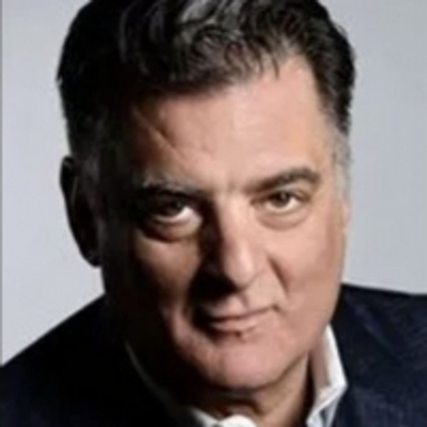 Wake Up With BWW 4/13: Lin-Manuel Miranda Helps Open Broadway Vaccination Site, and More!  Image