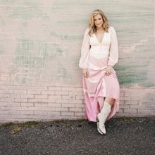 Lauren Alaina Pays Tribute to 'Those Kind Of Women' With New Song