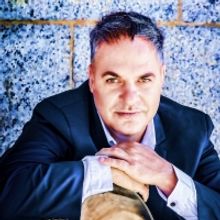 Johan Liebenberg to Present A TRIBUTE TO NEIL DIAMOND at The Drama Factory